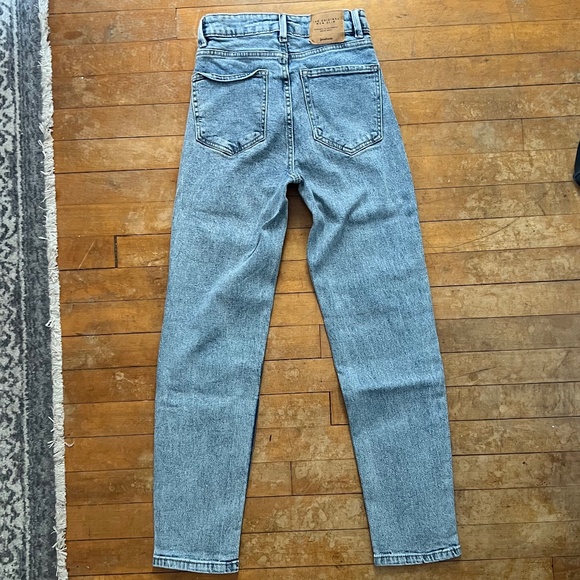 Stradivarius Medium Wash Mom Slim Blue Jeans - Picture 2 of 3